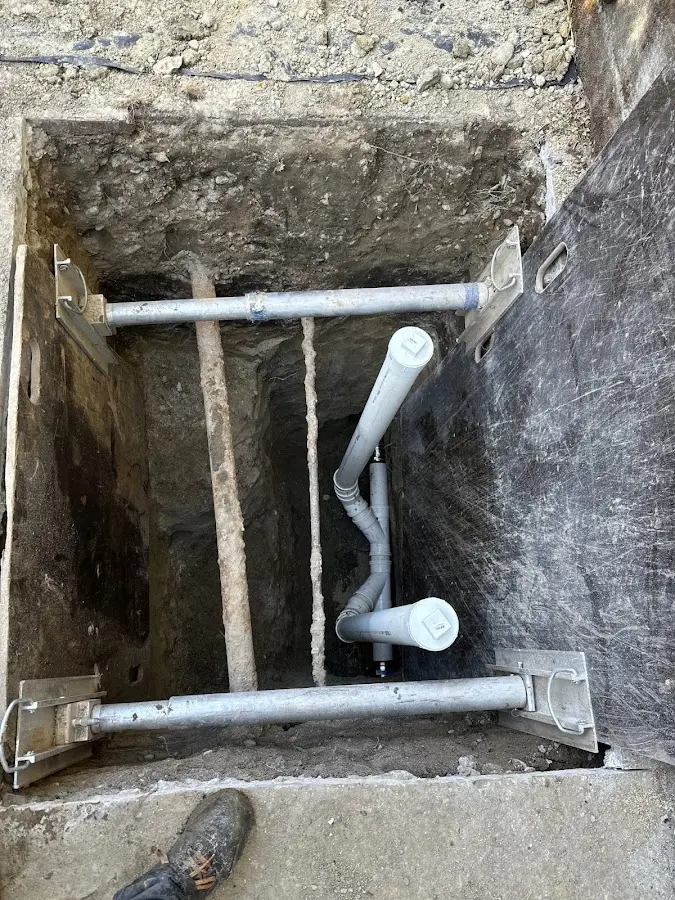 Experienced plumber completing Drain Cleaning work in New Braunfels